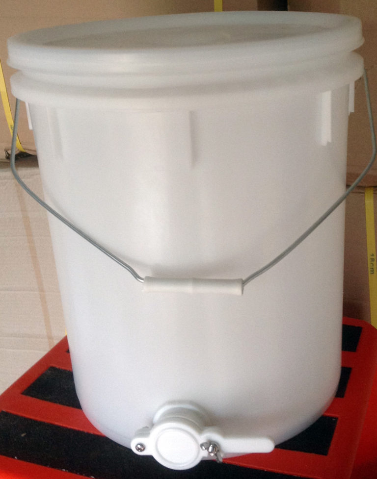 HONEY PAIL WITH GATE 25L Austwide Beekeeping Supplies